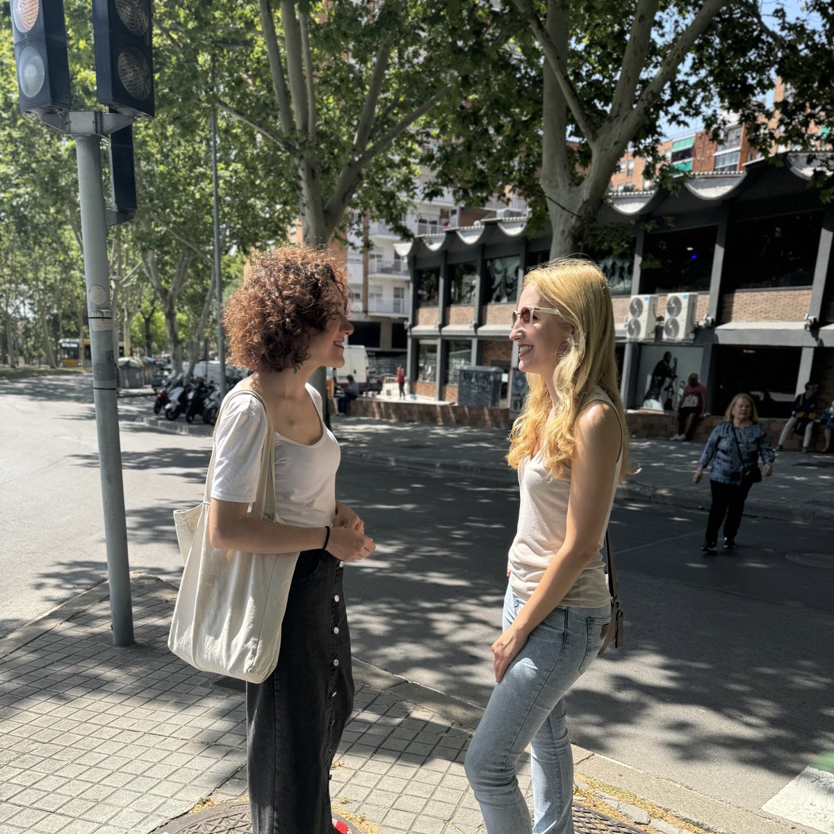 AinaVS's tweet photo. Matí a peu de carrer per parlar amb veïns i veïnes de Badalona sobre l’Europa que volen 🇪🇺
Sempre acompanyada amb el millor equip de companys i companyes. https://t.co/Hz2Idn40SE