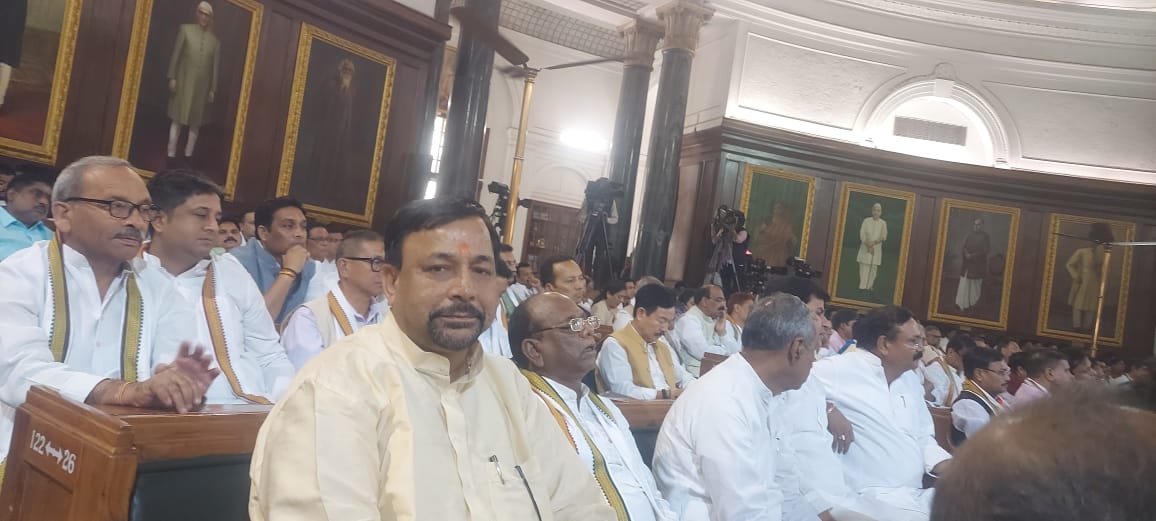 mukeshrajput_mp's tweet image. फिर एक बार मोदी सरकार...
आदरणीय श्री नरेन्द्र मोदी जी को भाजपा, एनडीए दल के नेता के रूप में चुने जाने पर हार्दिक शुभकामनाएं एवं बधाई। 
 #MukeshRajputMP 
#ModiAgainFor2047 
@Bhupendraupbjp @JPNadda @myogiadityanath