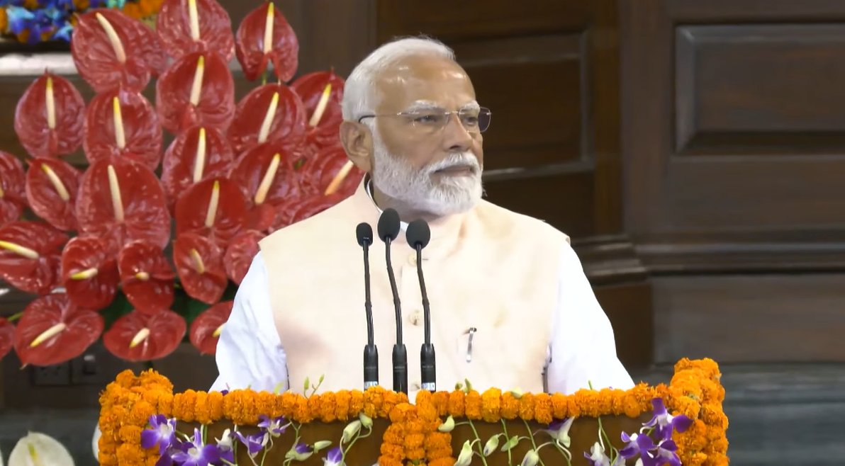 mukeshrajput_mp's tweet image. फिर एक बार मोदी सरकार...
आदरणीय श्री नरेन्द्र मोदी जी को भाजपा, एनडीए दल के नेता के रूप में चुने जाने पर हार्दिक शुभकामनाएं एवं बधाई। 
 #MukeshRajputMP 
#ModiAgainFor2047 
@Bhupendraupbjp @JPNadda @myogiadityanath