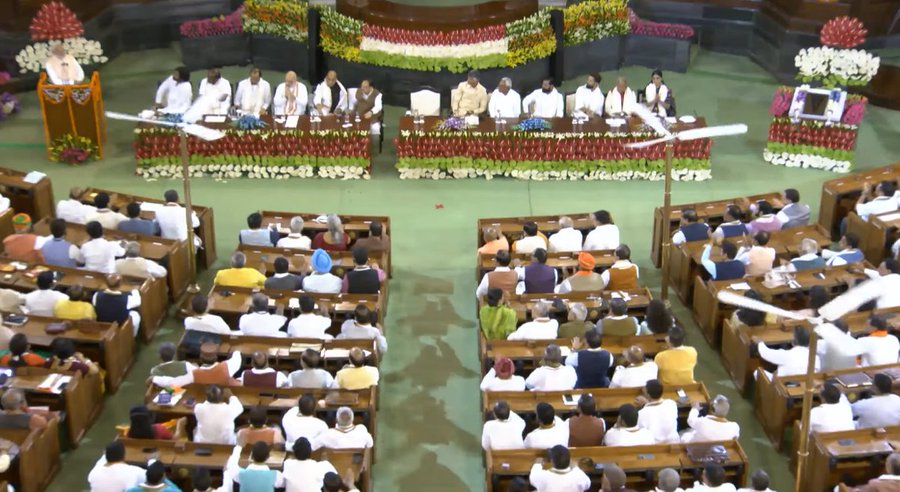 mukeshrajput_mp's tweet image. फिर एक बार मोदी सरकार...
आदरणीय श्री नरेन्द्र मोदी जी को भाजपा, एनडीए दल के नेता के रूप में चुने जाने पर हार्दिक शुभकामनाएं एवं बधाई। 
 #MukeshRajputMP 
#ModiAgainFor2047 
@Bhupendraupbjp @JPNadda @myogiadityanath