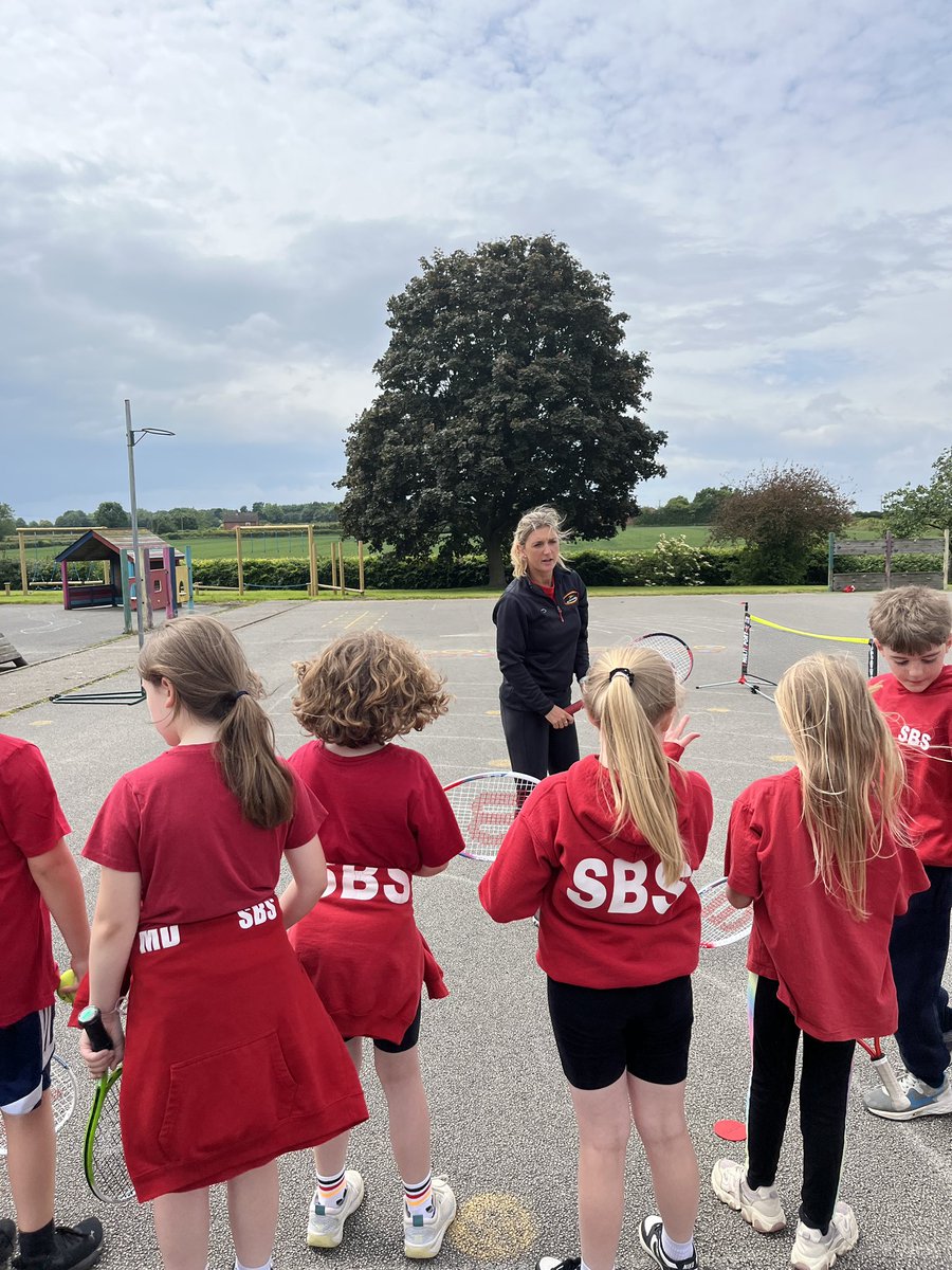 MintridgeFDN's tweet photo. We have had lots of netball and tennis fun with the students at @SbSPrimary today.
@PamelaCookey and @jade_windley have been challenging the students to try some new skills during our sessions.
#SportingRoleModels #InspiringProgrammes #Netball #Tennis #Fun #Challenge https://t.co/VK4hw55Rqc