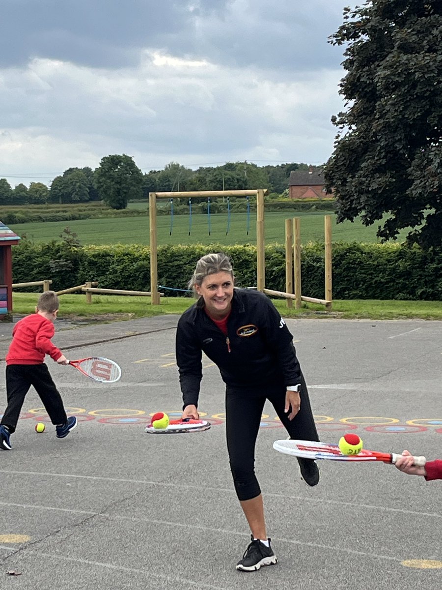 MintridgeFDN's tweet photo. We have had lots of netball and tennis fun with the students at @SbSPrimary today.
@PamelaCookey and @jade_windley have been challenging the students to try some new skills during our sessions.
#SportingRoleModels #InspiringProgrammes #Netball #Tennis #Fun #Challenge https://t.co/VK4hw55Rqc