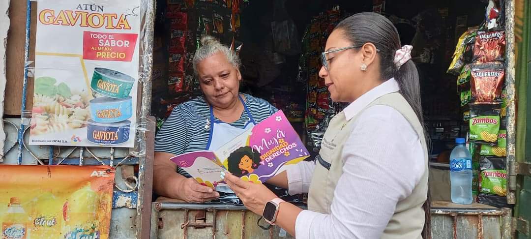 LaZelayita's tweet photo. En #Nicaragua promovemos la paz y los derechos humanos. 🕊️👥 Diariamente compañeros de la @PDDH_Nicaragua visitan barrios y comunidades para promover relaciones armoniosas y divulgar nuestros derechos humanos y deberes #UnidosEnVictorias 🇳🇮
@cesar_lopezy @Atego16 https://t.co/gOYyfYycyd