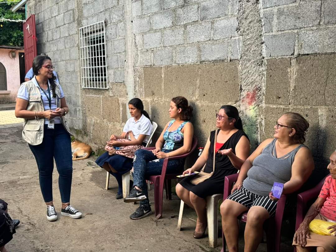 LaZelayita's tweet photo. En #Nicaragua promovemos la paz y los derechos humanos. 🕊️👥 Diariamente compañeros de la @PDDH_Nicaragua visitan barrios y comunidades para promover relaciones armoniosas y divulgar nuestros derechos humanos y deberes #UnidosEnVictorias 🇳🇮
@cesar_lopezy @Atego16 https://t.co/gOYyfYycyd