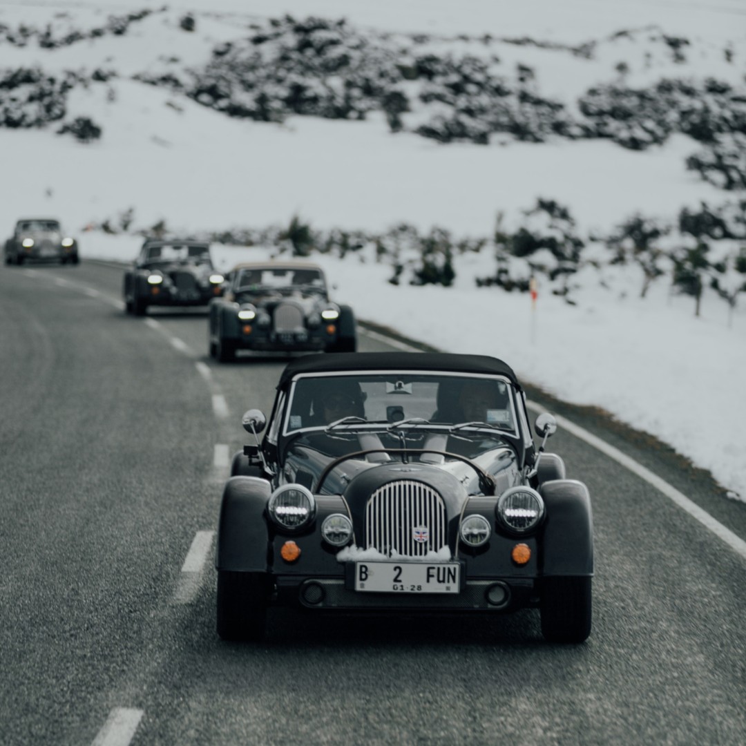 morganmotor's tweet photo. Hundreds of pictures dropped into our inbox this week from Morgan Sports Car Club Indonesia following their recent tour of New Zealand. While we sort through the images to share with you, check out these shots in the wilds of the snow-covered Mount Cook National Park 📍 #Morgan https://t.co/rfFsOGTBbO