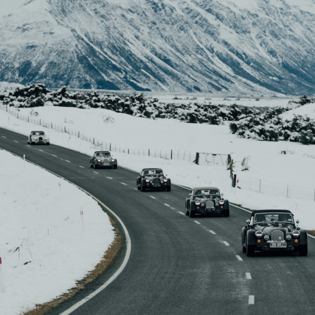 Hundreds of pictures dropped into our inbox this week from Morgan Sports Car Club Indonesia following their recent tour of New Zealand. While we sort through the images to share with you, check out these shots in the wilds of the snow-covered Mount Cook National Park 📍 #Morgan