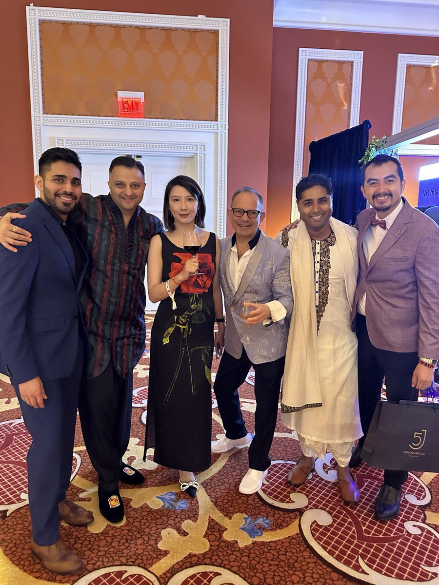 highstreetworld's tweet photo. ✨Highstreet Team had an incredible time @TheWorlds50Best 
🥰It was a pleasure to share and introduce #Highstreet #Metaverse #VR to friends and top chefs from around the world! https://t.co/cQMpelUJWT