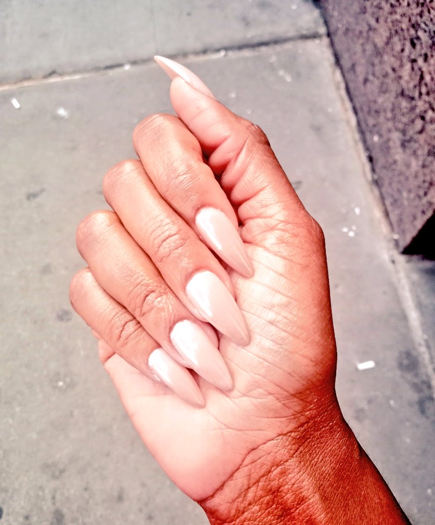 DommeZia's tweet photo. Fresh new set. 💅🏽 Feeling like the Goddess I am. What worthless pig is going to reimburse me for it? $Zia111 Send it now. https://t.co/DGBYi8bS2Q