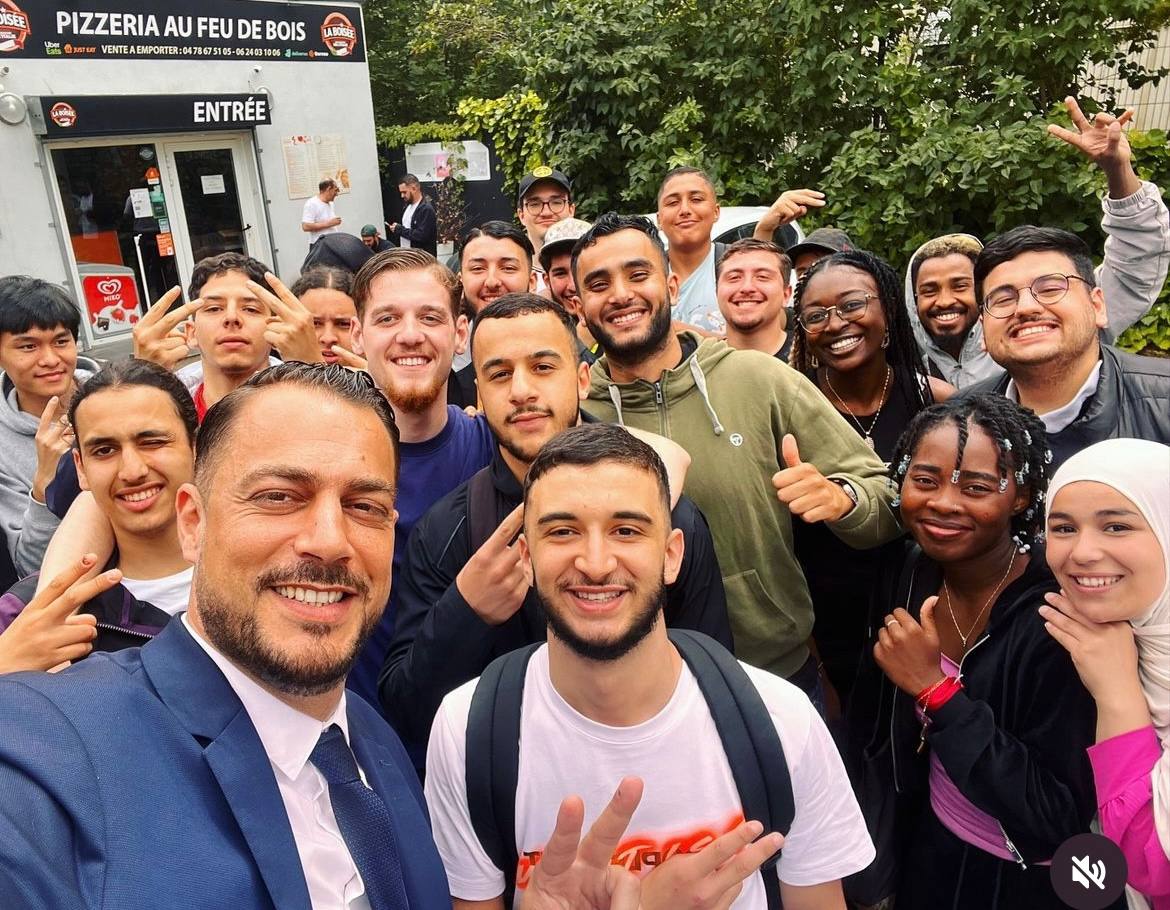 LFIRhone's tweet photo. 🟣 Merci à @sebastiendelogu d'être venu hier à #Venissieux soutenir Iheb et sa famille après les insoutenables violences policières du 4 Juin. 

Avec la @FranceInsoumise, reformons la police pour que soit républicaine et au service de la population ! https://t.co/k1KC0EJi5r