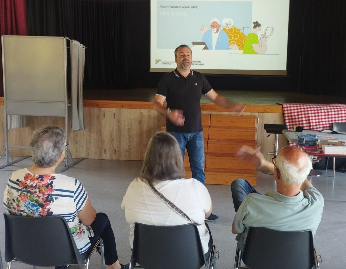 tic's tweet photo. 📱🌱Avui som a la #FarmLabWeekRupit, que durant 2 dies omple l’#EspaiJoanFont d'activitats per reivindicar la #inclusiódigital al món rural
📸 Hi divulguem el programa #MésDigitals del @govern amb un taller sobre #eConsum, #Ciberseguretat, #eSalut i #CulturaDigital per a tothom! https://t.co/r1VhbW86mi