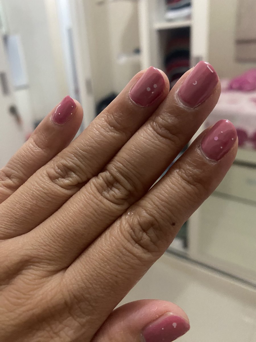Ruinny's tweet photo. Mayan lah g perlu ke nail art 🤪 https://t.co/D0perA7oCo