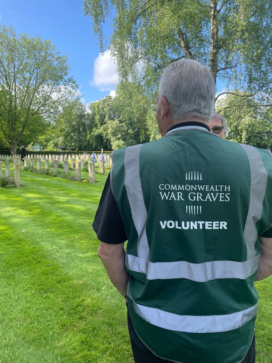 CWGC's tweet photo. It’s #VolunteersWeek!

With incredible volunteers supporting our staff around the UK, we thought we'd share what they think about volunteering for us:
https://t.co/2BsKxHx9XW https://t.co/ByKVyasYZA