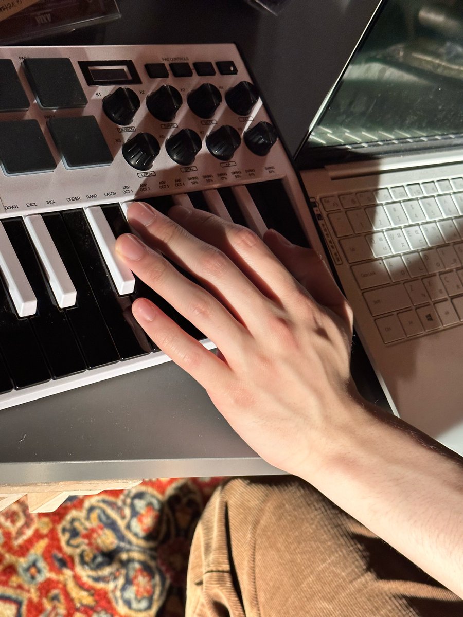 🎹🐯📼💻🎵

#MARK #마크 #200 #MARK_200 
#NCT #NCT127 #NCTDREAM