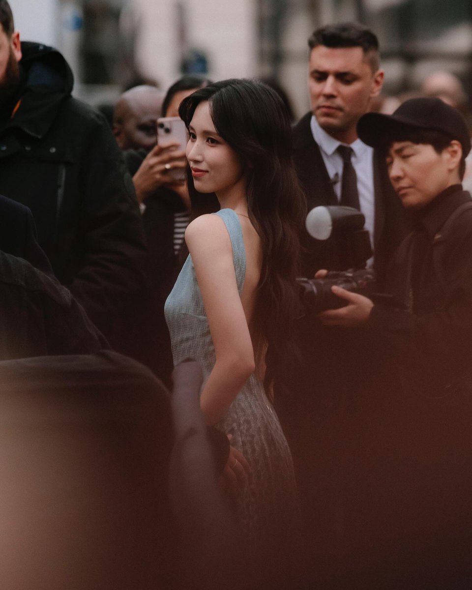 rainbowmyoi's tweet photo. This is one of the most beautiful photos ever taken at a fashion show https://t.co/rfhNsPRXCn