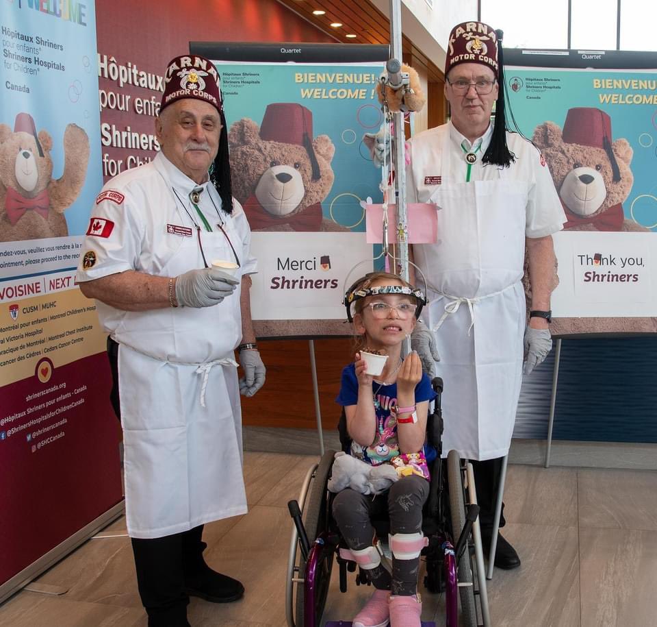 Le 6 juin, Shriners International célèbre la Journée internationale de reconnaissance des Shriners. Cette année, l’unité motorisée des Shriners Karnak a apporté deux véhicules de parade et distribué de la crème glacée aux patients, familles et au personnel! #ShrinersInternational