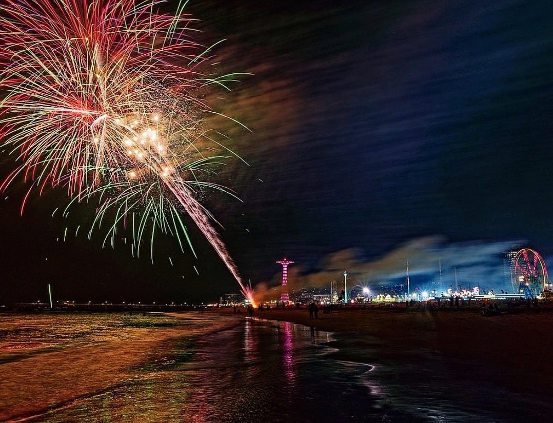 Mark your calendars 🖊️
We are just ✌🏼weeks away from your summer favorite, #fridaynightfireworks 💥

Sponsored by the #allianceforconeyisland , join us every Friday night at 9:45 pm on the boardwalk starting June 21st to August 30th as we light up the sky! 

#coneyisland