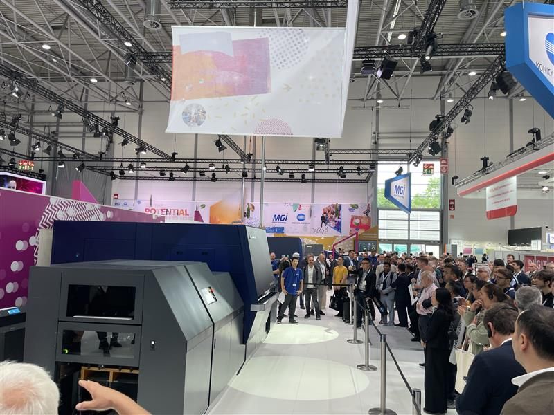 KonicaMinoltaUS's tweet photo. Catch a glimpse of the spectacular as @drupa 2024 comes to an end. ๐จ๏ธ ๐ซ
The future of print is bright! Come see the potential with Konica Minolta. โจ ๐
#seethepotential #konicaminolta #drupa2024
๐ธ Konica Minolta, Inc. + Bret Riecke (VP, Inkjet Solutions, Konica Minolta). https://t.co/UwDsHaz47H