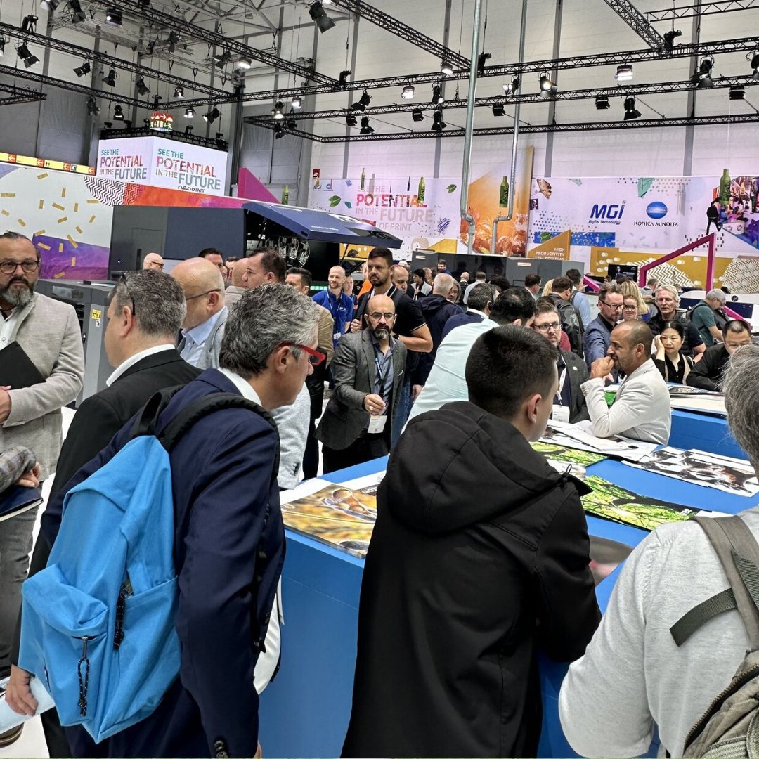 KonicaMinoltaUS's tweet photo. Catch a glimpse of the spectacular as @drupa 2024 comes to an end. ๐จ๏ธ ๐ซ
The future of print is bright! Come see the potential with Konica Minolta. โจ ๐
#seethepotential #konicaminolta #drupa2024
๐ธ Konica Minolta, Inc. + Bret Riecke (VP, Inkjet Solutions, Konica Minolta). https://t.co/UwDsHaz47H