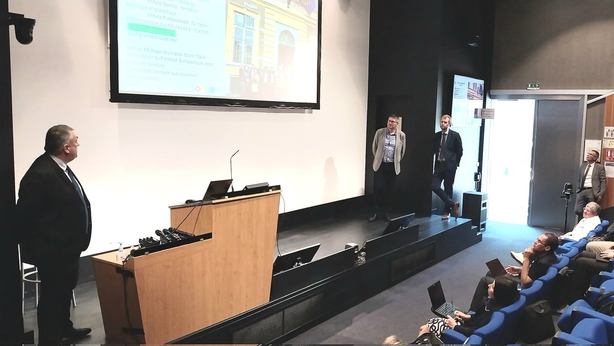 DareicV's tweet photo. #VoiePro
Devant le collège des inspecteurs aujourd'hui : 
🔸️présentation des priorités de l'ouverture européenne et internationale dans la voie professionnelle
🔸️témoignages et retours sur les mobilités #ErasmusPlus de cadres sur les sujets de climat scolaire et d'inclusion. https://t.co/UniMX4gYZE