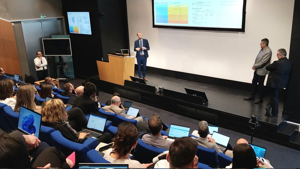 DareicV's tweet photo. #VoiePro
Devant le collège des inspecteurs aujourd'hui : 
🔸️présentation des priorités de l'ouverture européenne et internationale dans la voie professionnelle
🔸️témoignages et retours sur les mobilités #ErasmusPlus de cadres sur les sujets de climat scolaire et d'inclusion. https://t.co/UniMX4gYZE