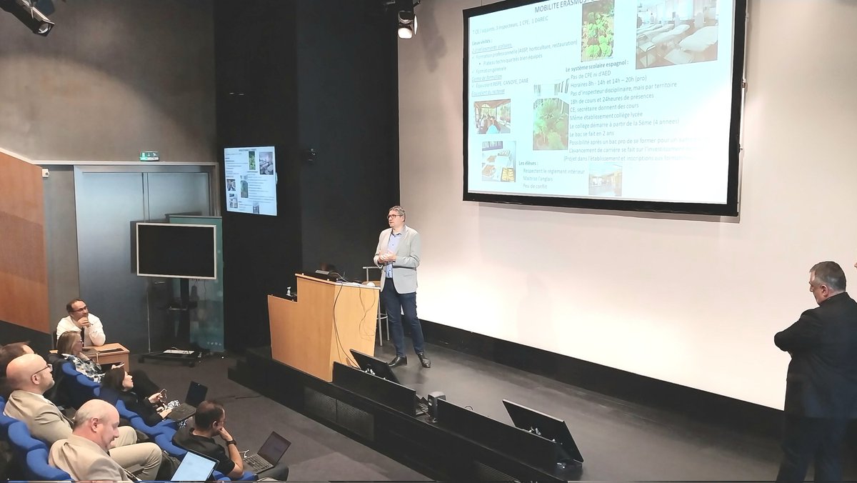 DareicV's tweet photo. #VoiePro
Devant le collège des inspecteurs aujourd'hui : 
🔸️présentation des priorités de l'ouverture européenne et internationale dans la voie professionnelle
🔸️témoignages et retours sur les mobilités #ErasmusPlus de cadres sur les sujets de climat scolaire et d'inclusion. https://t.co/UniMX4gYZE