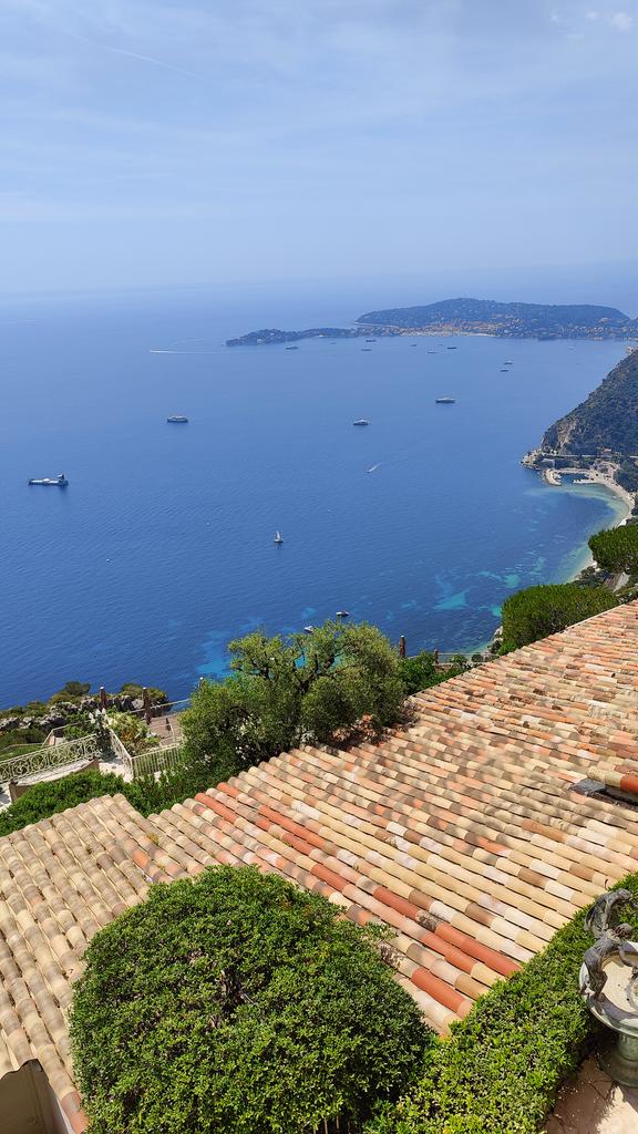PrivateCaddie's tweet photo. Best spot for lunch on the French Riviera before/after a great round golf at Monte Carlo GC. ⛳ 🥂  🇫🇷 😍
#Golf #Concierge #Experiences #France https://t.co/JXUTAppIDf