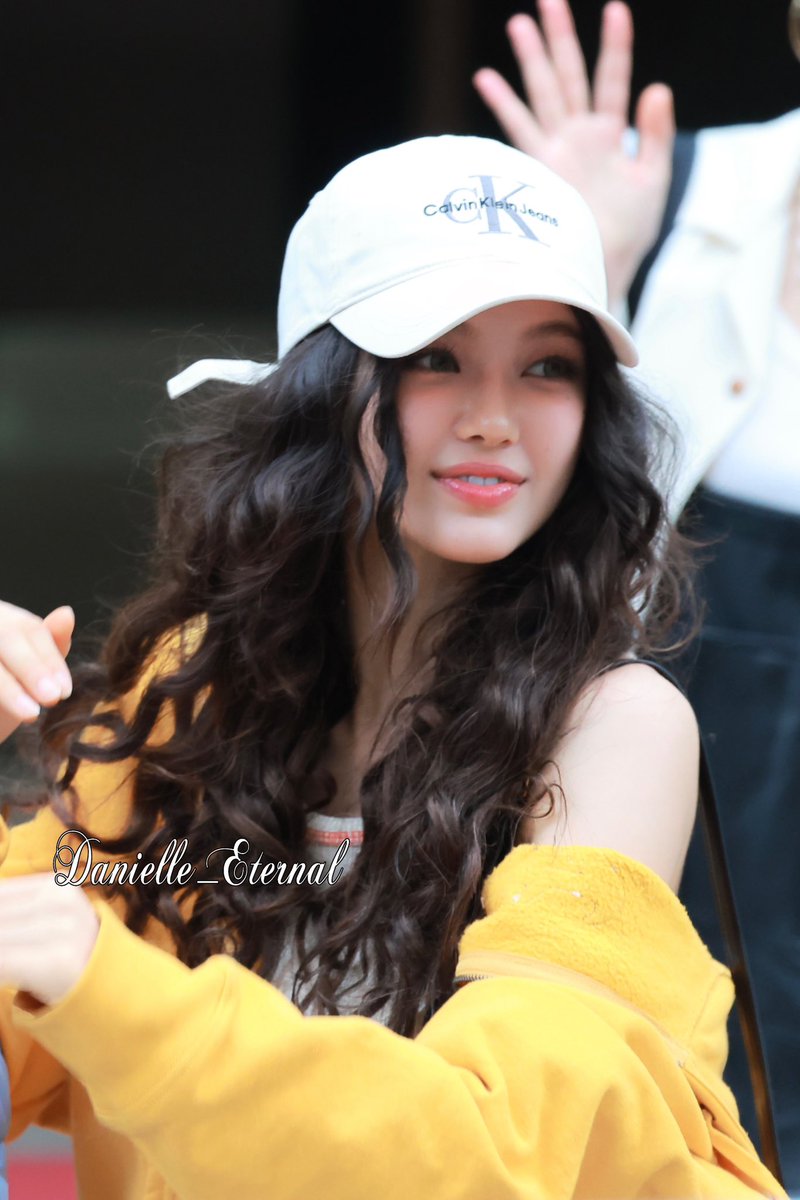 Danielleeternal's tweet image. 2024.06.07 music bank
your smile melt my heart🥺💗💞
#뉴진스 #NewJeans #다니엘 #DANIELLE