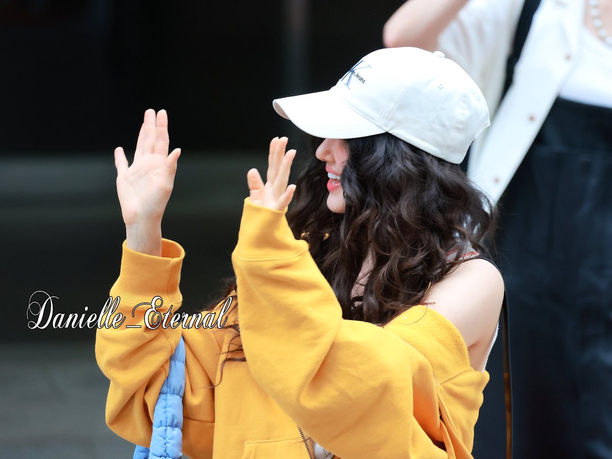 Danielleeternal's tweet image. 2024.06.07 music bank
your smile melt my heart🥺💗💞
#뉴진스 #NewJeans #다니엘 #DANIELLE
