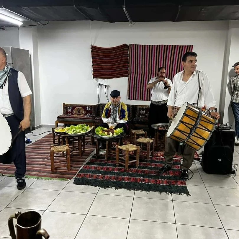 TmsIstanbul1Sb's tweet photo. Şube Başkanımız#MehnetAliAkman Şubemize baglı #Salcomp fabrikamızda Adana günü etkinliğine katılarak arkadaşlarımız ile bayramlaştı. Organizasyonda emeği geçen fabrika yönetimine ve Sofra grubuna teşekkür ediyoruz. #İyiBayramlar https://t.co/bfWV8AyzR1