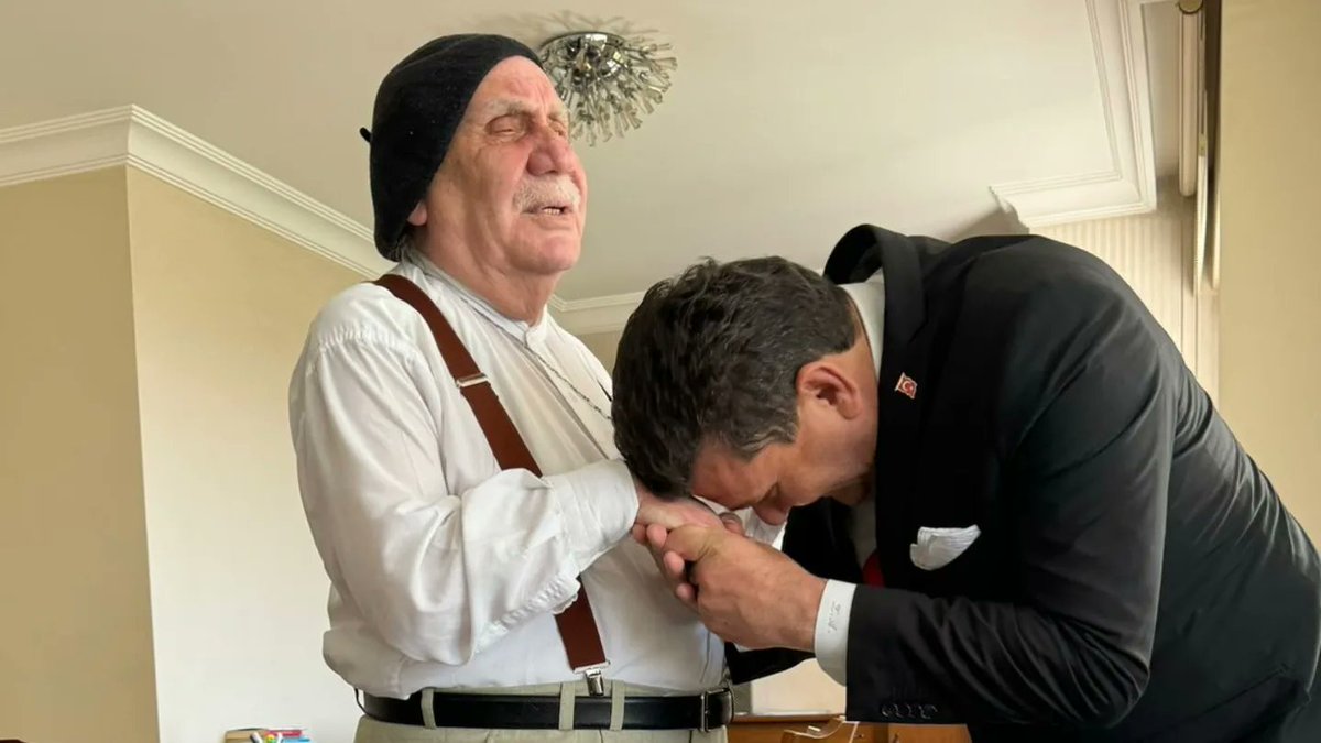 Rahmetli Mehmet Çelik amcamızın kıymetli emaneti tam bir Ankara Beyefendisi gönül insanı İzzet Amcamızı ziyaret ettik. Hayır duasını aldık. Donanımı, feraseti ve ilerigörüşleriyle milli ve manevi değerlerimizi yaşatan üstadın ilminden ve değerli fikirlerinden istifade ettik.