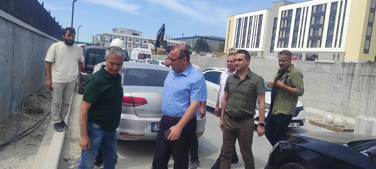 esenyurtmem's tweet photo. Kaymakamımız Sayın Fatih Çobanoğlu ve İlçe Millî Eğitim Müdürümüz Tayfun Özyolcu, Lise Eğitim Kampüsümüzü ziyaret ederek yapılan çalışmalarla ilgili yetkililerden bilgi aldılar.

@Yusuf__Tekin @istanbulilmem @MucahitYentur @CobanogluF @TayfunOzyolcu https://t.co/16GPUbYqng