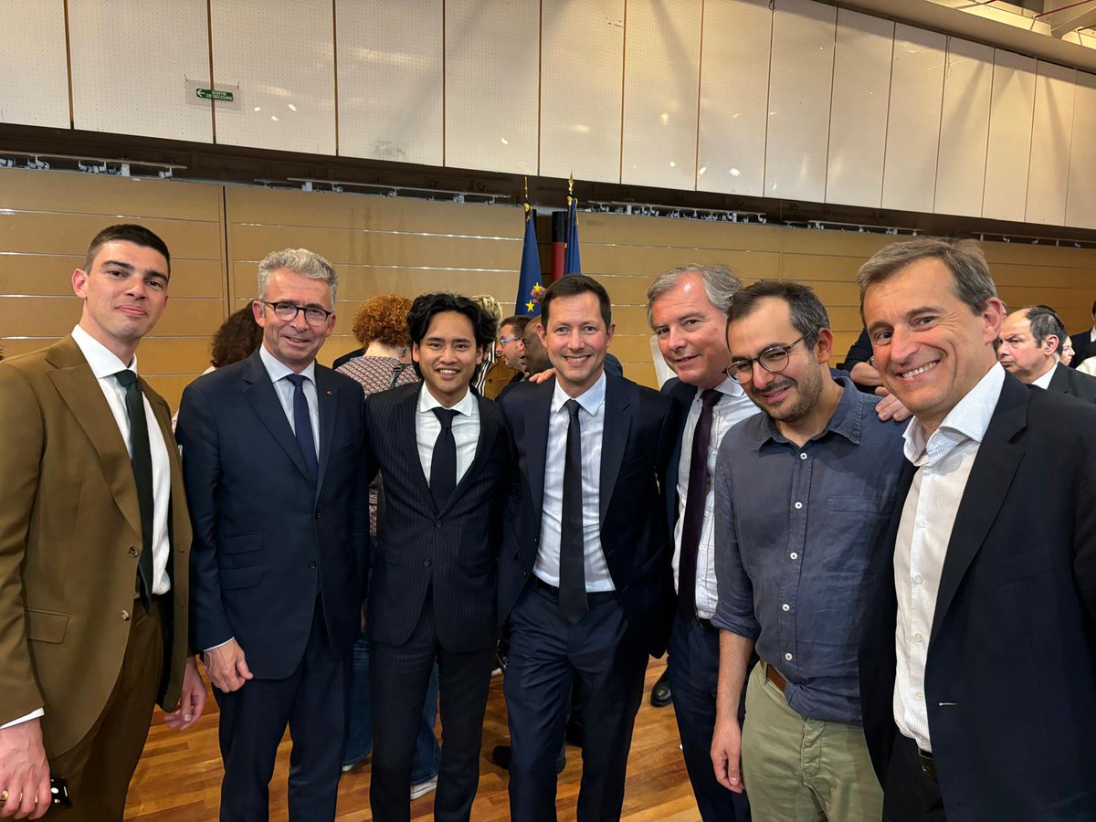AdeBourrousse's tweet photo. En cela, il s’est placé au-dessus de la mêlée alors que certains candidats, partis politiques et même le Président de la République ont tenté jusqu’au bout de détourner la campagne de ses enjeux.

Dimanche, je voterai donc pour la liste conduite par @fxbellamy https://t.co/Ju34X2VeSV