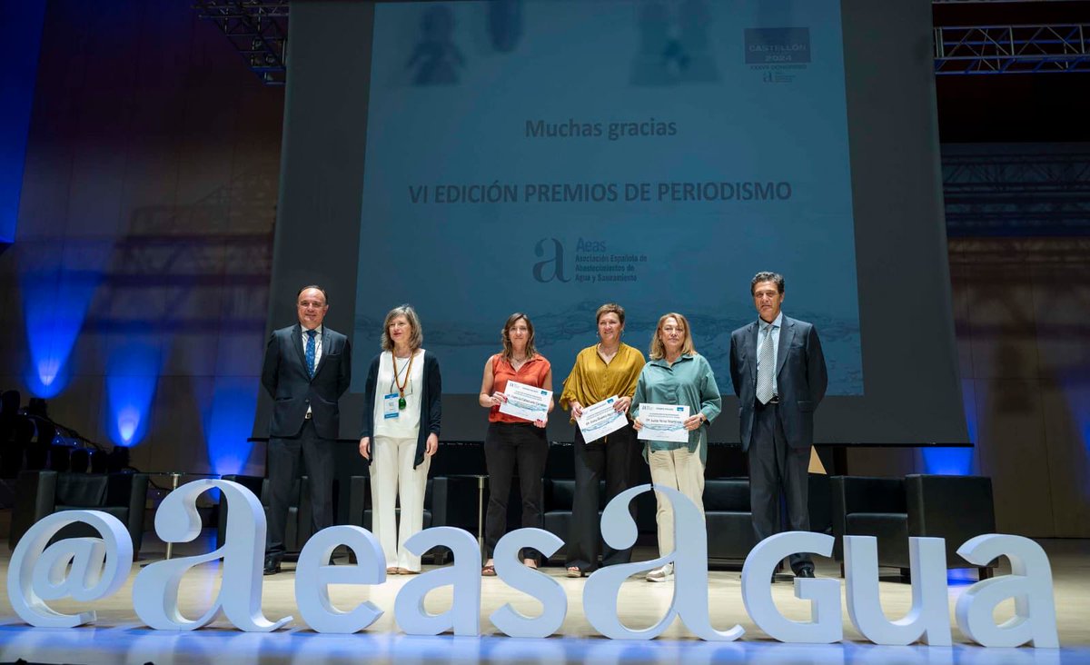 Gracias, ⁦@AeasAgua⁩ por este primer premio de periodismo en su sexta edición. El compromiso de la radio pública <a href="/rne/">Radio Nacional</a> es poner el foco en lo que importa a los ciudadanos. El agua es el oro del siglo XXI y uno de los mayores retos sociales