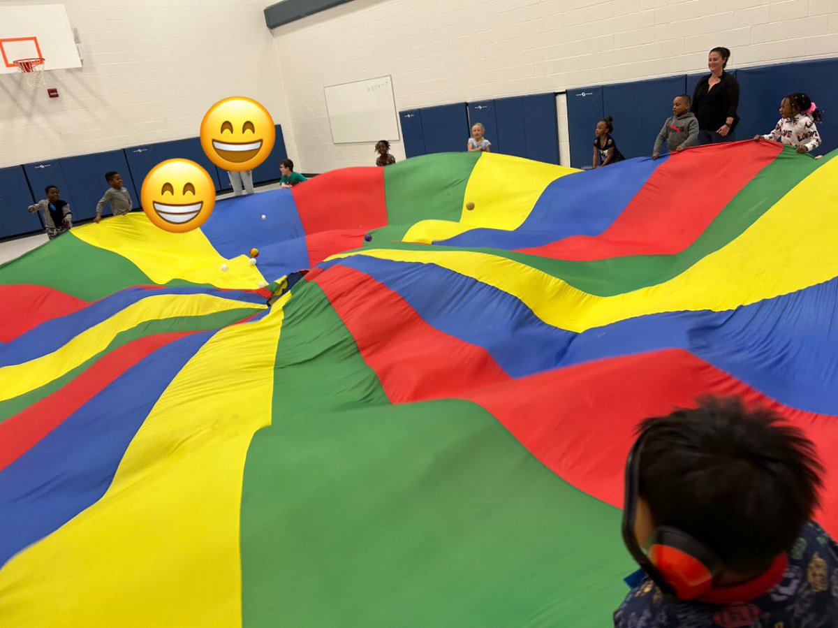 HChild_CCSD's tweet photo. We reached our Jump Rope for Heart fundraising goal! We celebrated with different station games and freezies. Thank you Mrs. Lucyshyn for planning a fun afternoon for us. ☀️🏃‍♂️😎 https://t.co/XtDCv5mAko