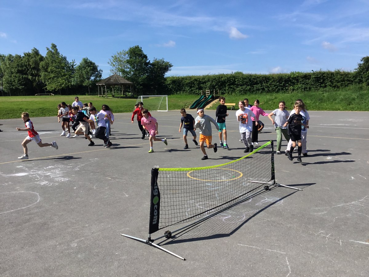 DeanshangerS's tweet photo. We have been so lucky to welcome Stony Stratford Tennis Club to DPS to host an awesome, outside assembly and sessions for all our children over the last two days. A special thank you to Toby and John for the fun and engaging tennis lessons! @StonyTennisClub https://t.co/aWRBH0iHMY