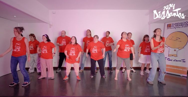 FundacioMaresme's tweet image. 📢 Ja tenim aquí el #videotutorial de la coreografia del "Jo soc com tu" 2024, creada per #DansInVitro‼️

Us animem a compartir-ho!🤝Fem que tothom balli el #JoSocComTu i, un any més, tinguem unes #Dissantes inoblidables❣️

📹@ElMonocle_ 

👀Vídeotutorial👉youtu.be/ywaEA8iErj0