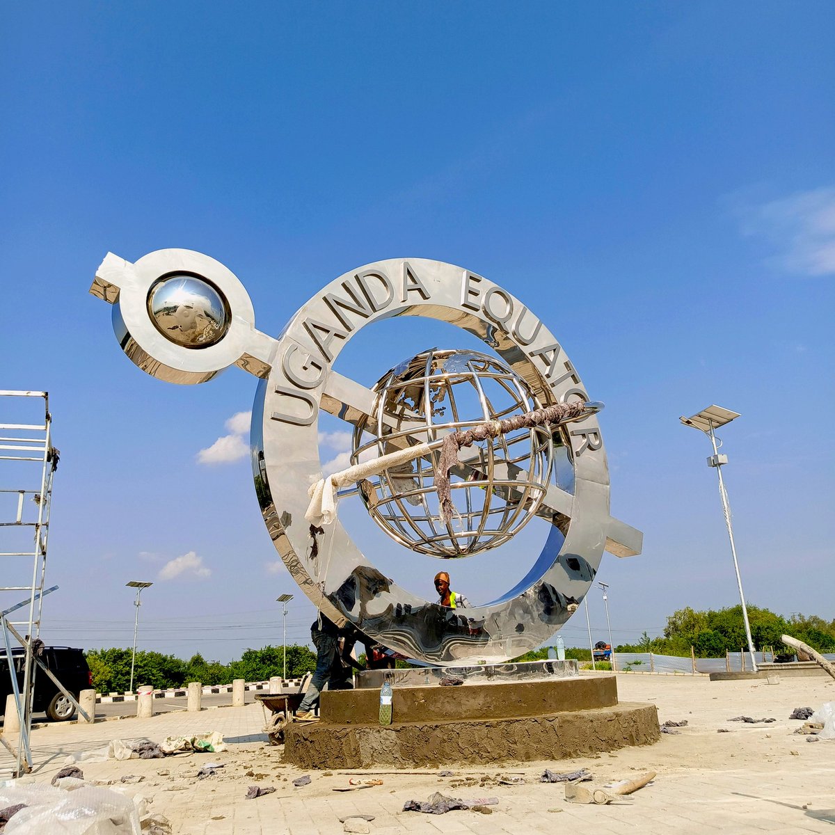 StephenMGonzaga's tweet photo. Papa @TheMutaD & @WesKambale this is what my Tecno could cook.
The new Equator structure at Kikorongo - Kasese, in Queen Elizabeth National Park.
Solar powered Street lights have been installed around the structure & I have been told that they are working.
#ExploreUganda https://t.co/BvHoE4AKGv
