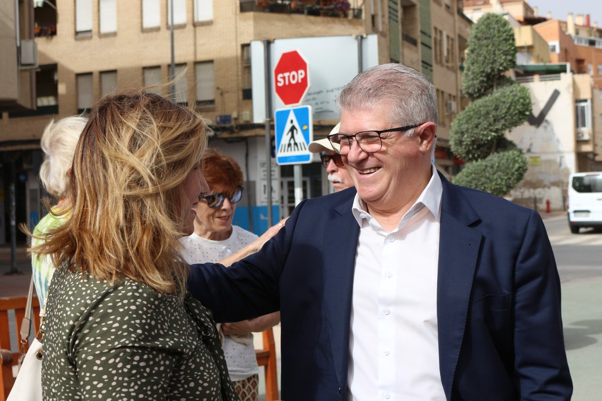 pepevelez_'s tweet photo. Desde el @SoterramientoMu, un símbolo del poder de la gente, hacemos un llamamiento a defender + justicia social, + derechos, + igualdad y #MásEuropa

El domingo es muy importante concentrar el voto en el @PSOE para parar la ola reaccionaria que amenaza a nuestra sociedad. https://t.co/OUFSmSISkA
