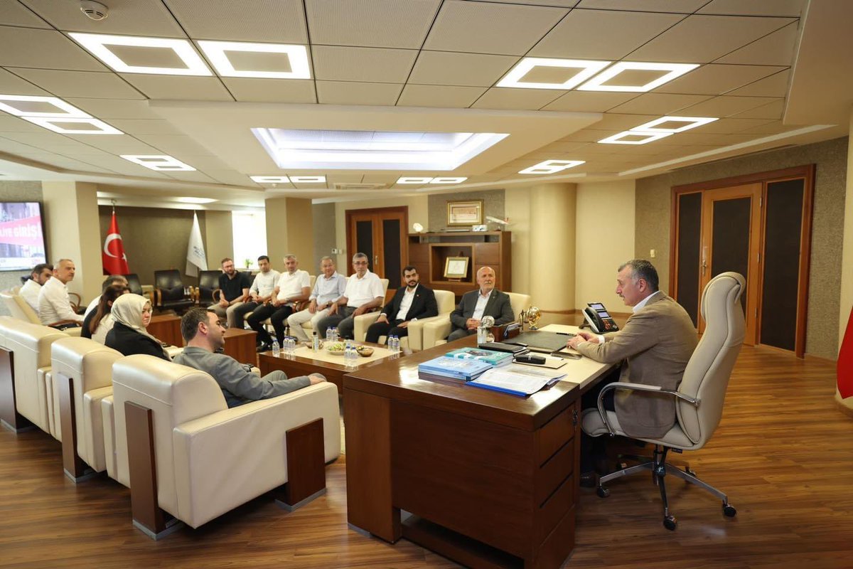 Kocaeli Büyükşehir Belediye Başkanımız Doç. Dr. Tahir Büyükakın’a, AK Parti Başiskele İlçe Teşkilatı olarak hayırlı olsun ziyaretinde bulunduk.

Sayın Başkanımıza misafirperverliklerinden dolayı teşekkür ediyor, çalışmalarında muvaffakiyetler diliyoruz.