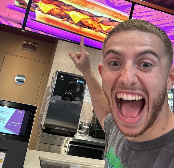 🇫🇷🍔 FLASH - Le youtubeur Michou ouvrira son fast-food baptisé "Mealy", spécialisé dans les burgers au fromage de brebite.
