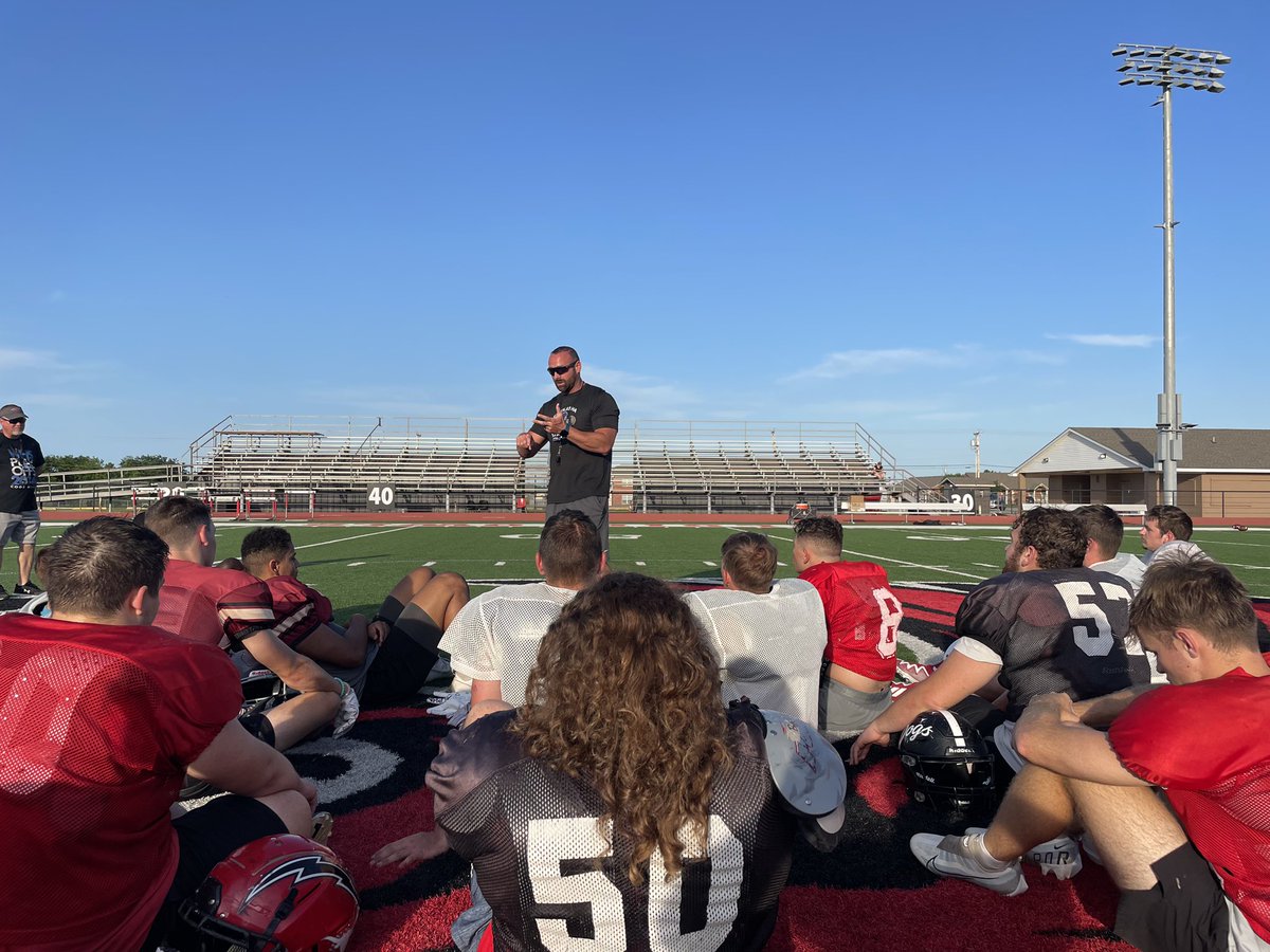 CoachNMcGregor's tweet photo. I am very unapologetic about my relationship w/ Jesus &amp; I will use my role to spread the gospel. Tonight a group of young men represent themselves as followers of Christ from the state of Ok. Prayers for safe game/travels, &amp; 3rd consecutive night of Ok beating Tx!!! 🏆Let’s go! https://t.co/Y5vaRi4jGe