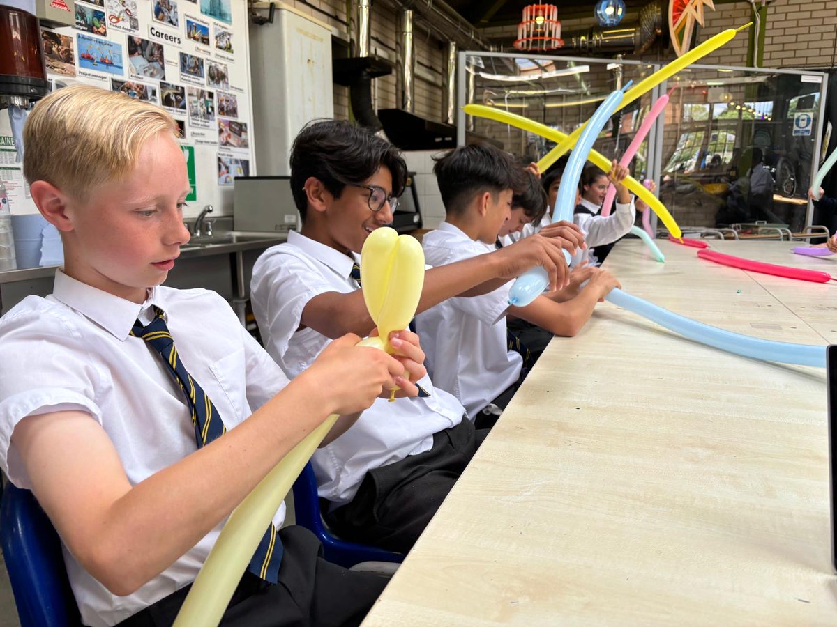 chigwellschool's tweet photo. It's important to relax & unwind after exams: our Year 8s have been working hard in their end-of-year exams, and enjoyed chilling out with a balloon-making activity today π
#ChigwellSchool #LowerSchool #Wellbeing #BalloonMaking #PastoralCare#WorkHardPlayHard #ExamSeason https://t.co/O2WXMdVdAr