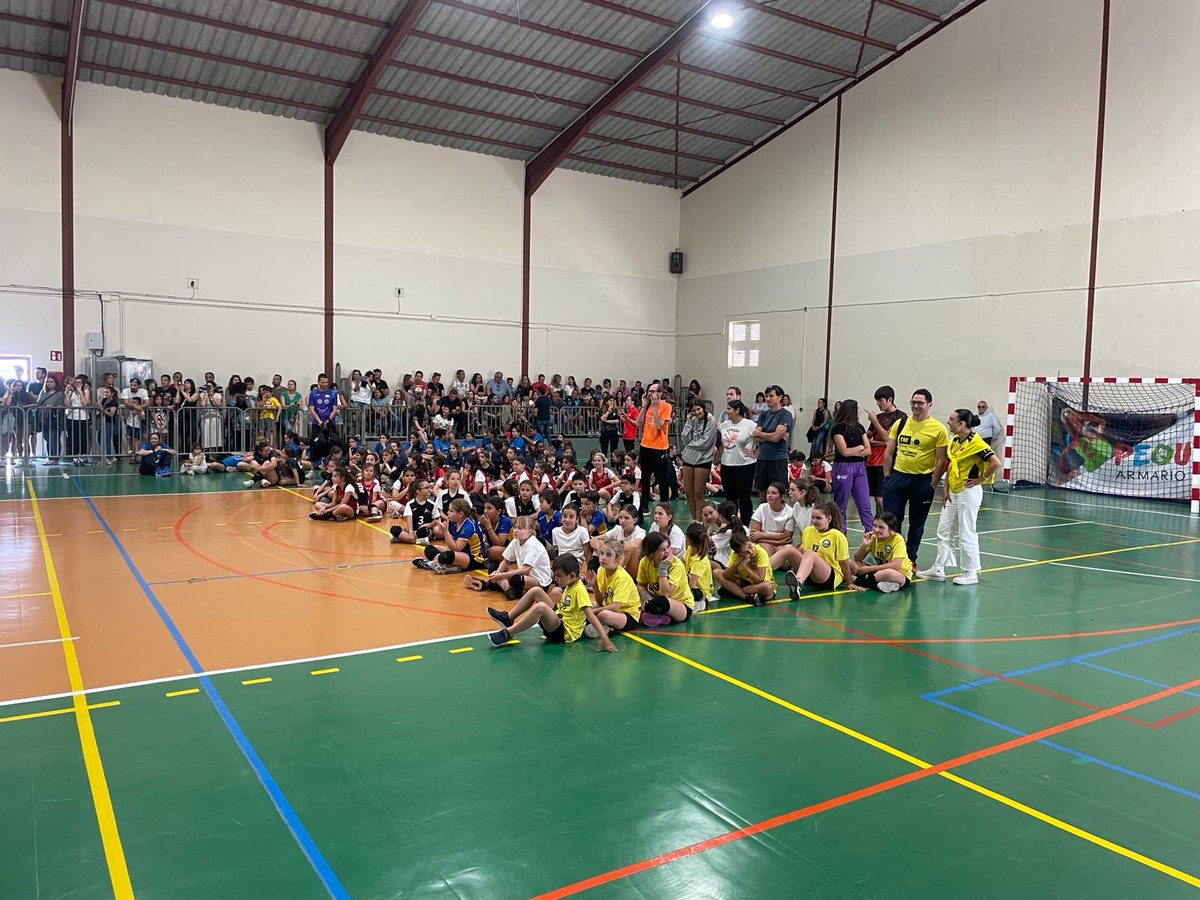 EsportsConsell's tweet photo. 🏐 I... no ens oblidam de les cloendes de #voleibol del cap de setmana a #Alaró!

👉 Un #EsportenEdatEscolar que a Mallorca té molt(e)s jugador(e)s. 

Agrair la implicació en les lligues no federades dels #JocsEsportiusEscolars dels clubs i entitats participants. https://t.co/1JyI5bIFTZ
