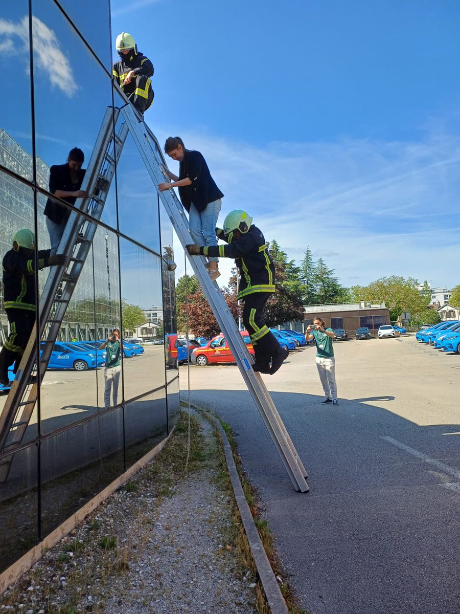 @Enedis en Bourgogne a accueilli aujourd'hui le <a href="/sdis21/">Sapeurs-Pompiers de la Côte-d'Or - SDIS 21</a> 🚒 pour un exercice en conditions réelles, visant à prévenir les risques d'incendie 🔥 et améliorer les protocoles de sécurité.  #Sécurité #Prévention