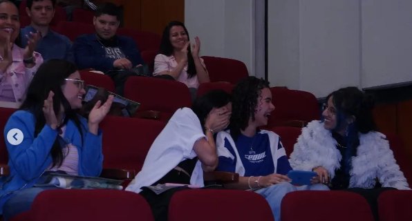 periodismoudea's tweet photo. @ManuelaEchava15, estudiante del pregrado en Periodismo, cuenta cómo fue el proceso que llevó a que el proyecto 'Yarumal: encuentros de no-ficción' fuera uno de los ganadores del Premio de Periodismo Comunitario y Alternativo’, de @Comfama
Texto completo: https://t.co/UAWqyfNxTU https://t.co/6WoC2YspCr