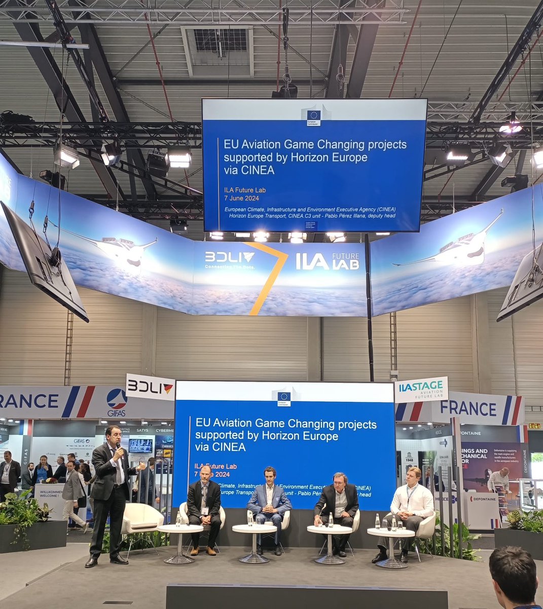 cinea_eu's tweet photo. ✈️Game-changing #EU #RI aviation projects on stage at #ILA24 today ⏬
👏Impressive innovations on #hydrogen technologies #greenairports #climatemitigation #drones
✅@OLGA_ProjectEU
✅#Hylena
✅#BeCoM
✅@Drones4Safety
#HorizonEU #Transport #ResearchImpactEU #EUGreenDeal https://t.co/XaAeIRI3oU