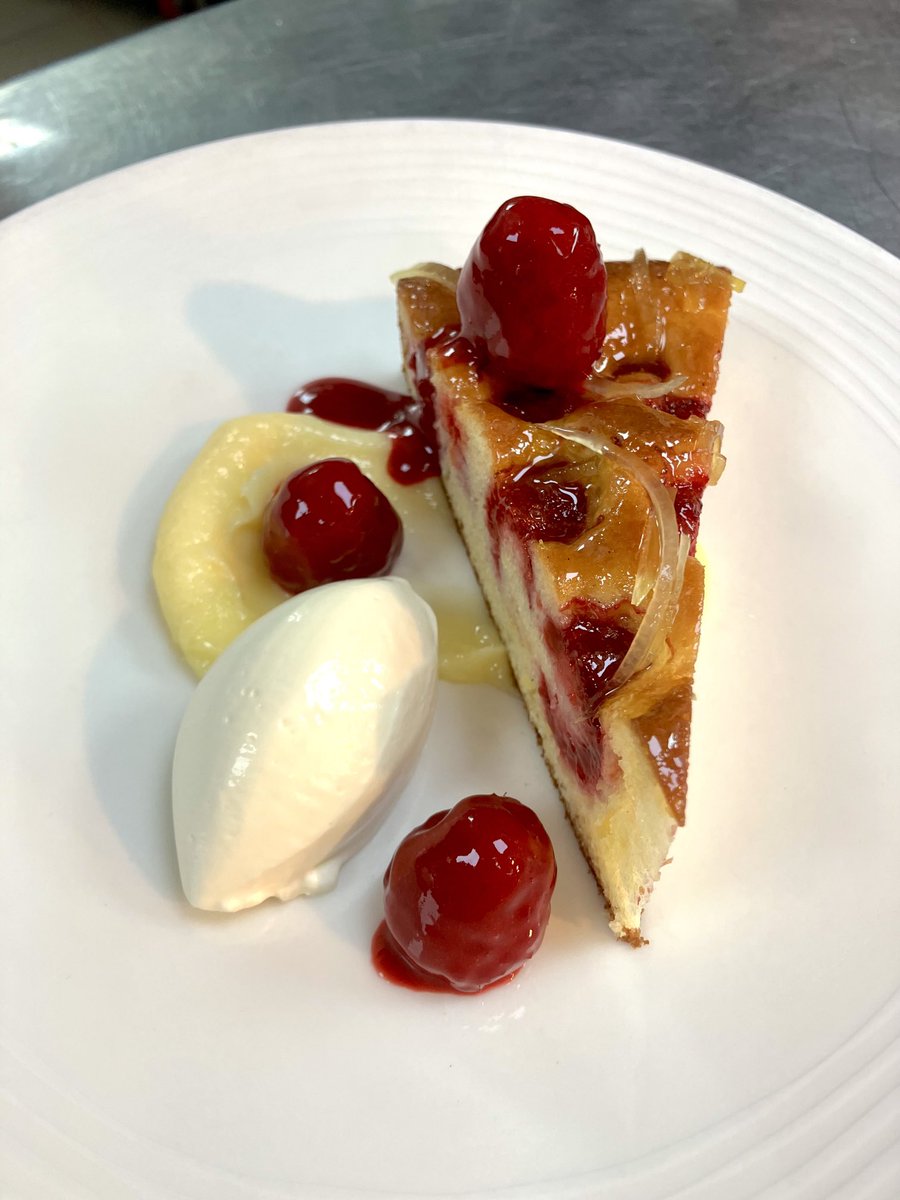 Raspberry cake with lemon curd and crème fraîche