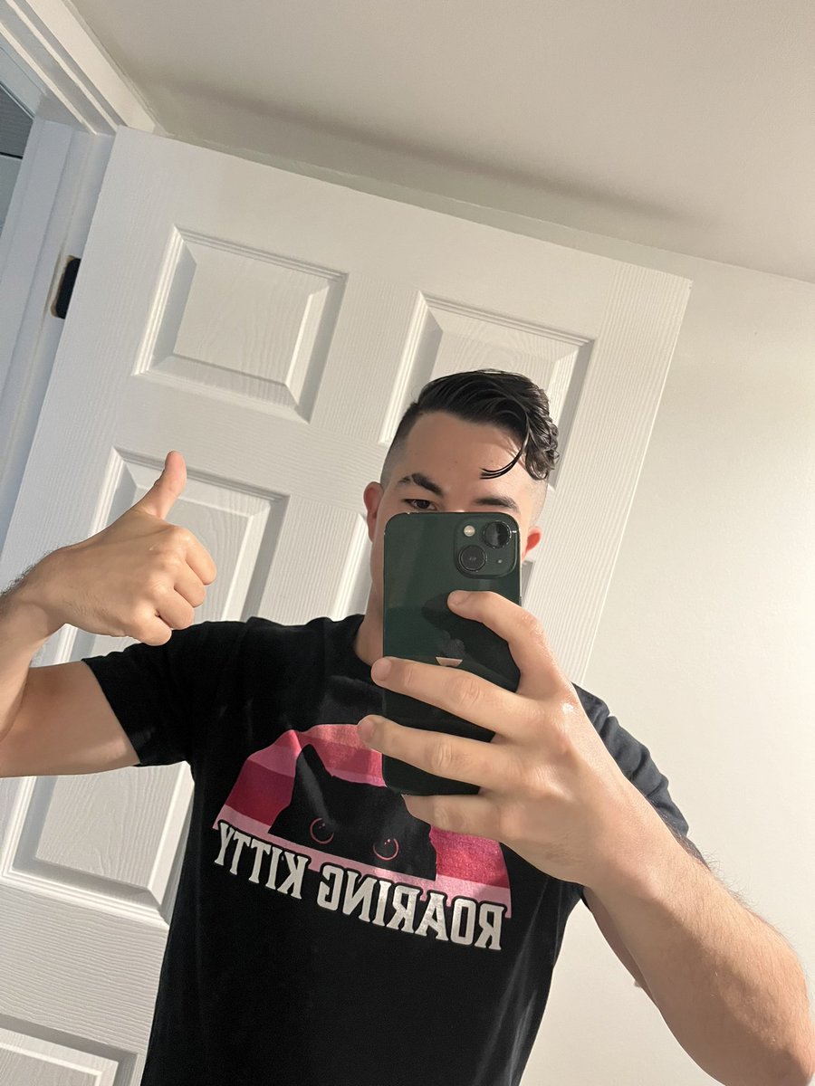 peep the shirt <a href="/TheRoaringKitty/">Roaring Kitty</a> 

pump our bags today 🙏