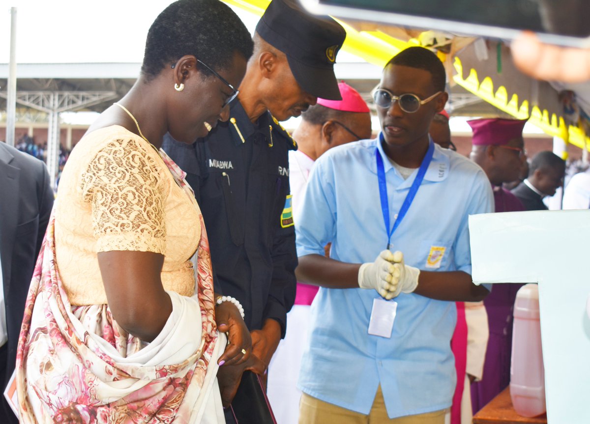 ICKKabgayi's tweet image. National Catholic Education Week concluded at Muhanga Stadium with six Bishops, including ICK’s Chancellor Bishop Balthazar Ntivuguruzwa, plus local mayors and security officials attending.
Theme: "A Clean Student in a Clean Class." #EducationWeek @Rwanda_Edu
