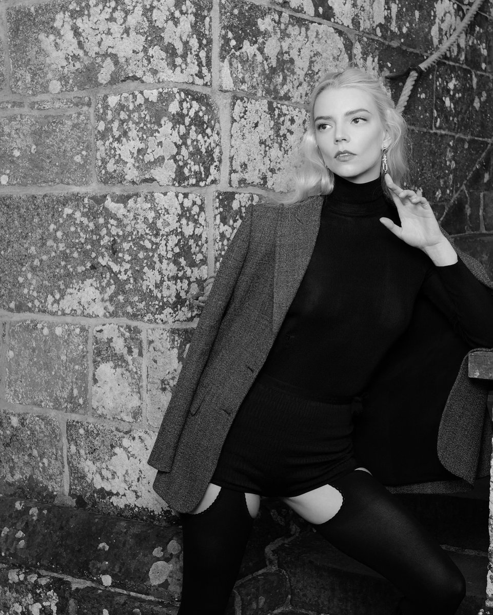 OnBrand2024X's tweet photo. Anya Taylor-Joy's never ending war against the terrible bra #AnyaTaylorJoy #Celebrity #CelebrityCrush #SAF #SexyAsFuck #Worship #WorshipHer #Barless #Edge https://t.co/PoVb9cnnYi